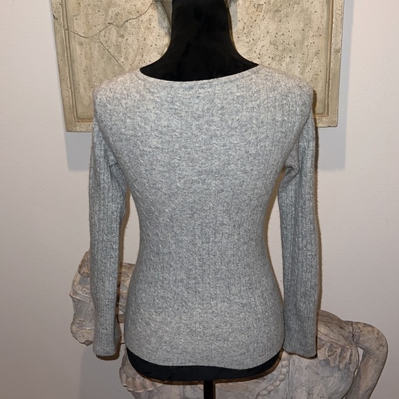J. Crew cable crew neck light gray cashmere women’s sweater Sz XS - Picture 4 of 8